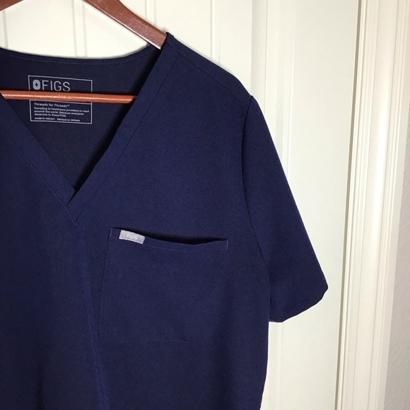 Figs Catarina One Pocket Scrub Top in Navy Size XXL. - Picture 4 of 8